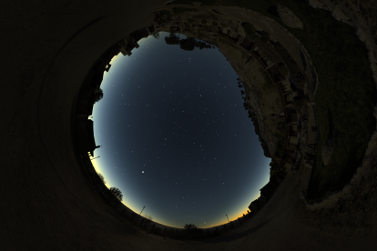 Imágenes desde perspectiva de ojo de pez del eclipse solar desde Cabezón de Pisuerga