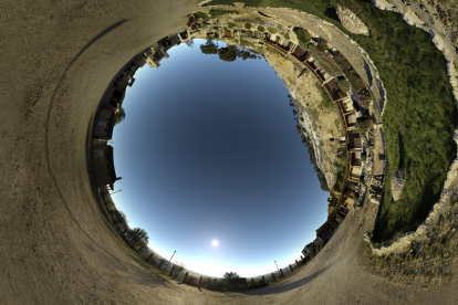 Imágenes desde perspectiva de ojo de pez del eclipse solar desde Cabezón de Pisuerga