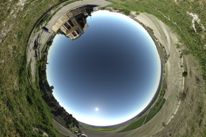 Vista de ojo de pez del eclipse solar desde Potillo