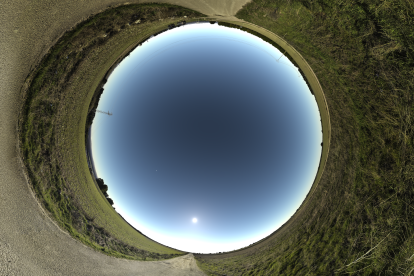 Perspectiva de ojo de pez del eclipse en Íscar