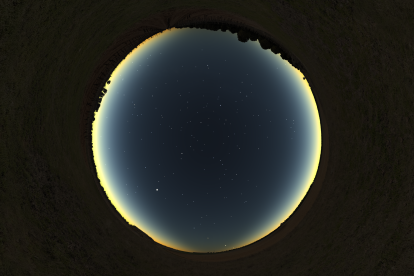 Perspectiva de ojo de pez del eclipse total de sol en Piñel de Abajo