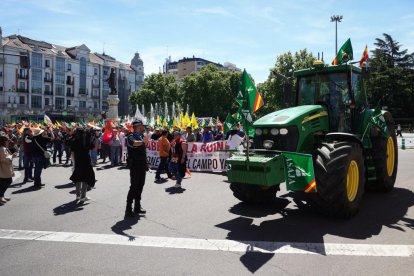 Concentración y manifestación de las Opas para exigir apoyos para garantizar el futuro del campo.