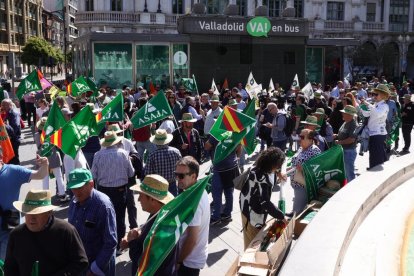 Concentración y manifestación de las Opas para exigir apoyos para garantizar el futuro del campo.