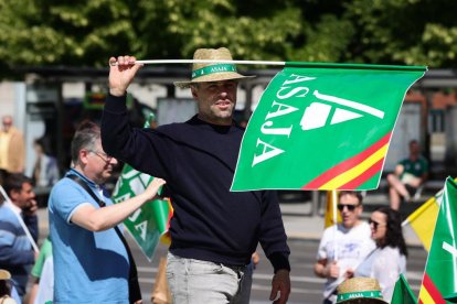 Concentración y manifestación de las Opas para exigir apoyos para garantizar el futuro del campo.