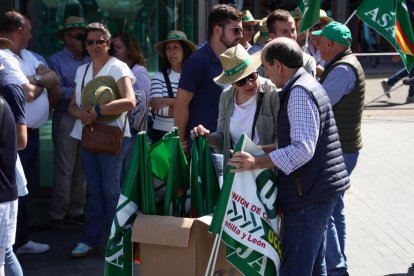 Concentración y manifestación de las Opas para exigir apoyos para garantizar el futuro del campo.