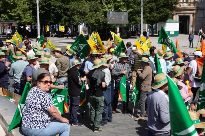 Concentración y manifestación de las Opas para exigir apoyos para garantizar el futuro del campo.