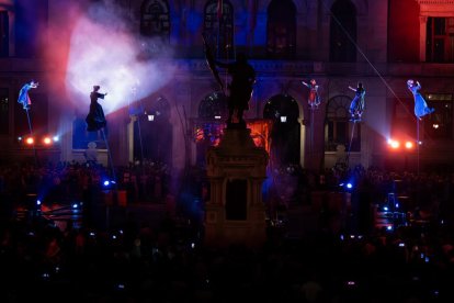 Actuación de Gratte Ciel en la plaza Mayor
