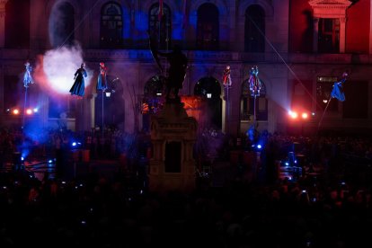 Actuación de Gratte Ciel en la plaza Mayor
