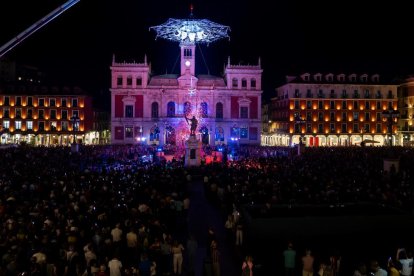 Actuación de Gratte Ciel en la plaza Mayor