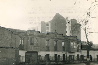 Edificio en la calle Paseo Hospital Militar en 1957