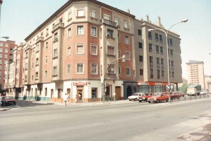 Edificio en el paseo del Hospital Militar en 1993