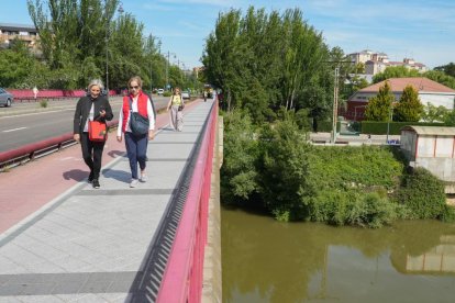 Puente Adolfo Suárez junto al paseo del Hospital Militar