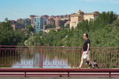 Puente Adolfo Suárez junto al paseo del Hospital Militar