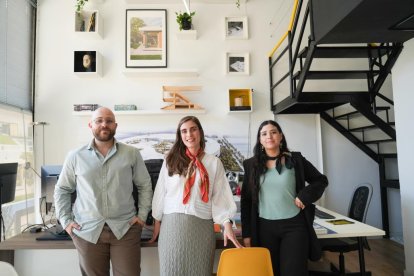 Jorge,Aurora y Ariana, equipo del estudio de arquitectura Cobo-Donoso Arquitectos, en el número 25