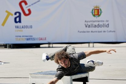 Danza del dúo que integra la compañía Le grande jeté con su espectáculo ‘Répliques’.