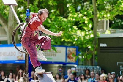 Función ‘Cosmicomics’, de Cirque Huiste