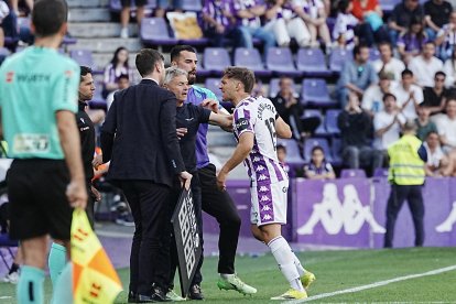 Una acción del real Valladolid 0-2 Deportivo en Zorrilla.