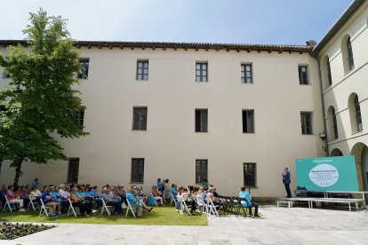 El proyecto Vivemais, coordinado por Fundación INTRAS, presenta en Valladolid la actividad intergeneracional ‘Cuidar innovando nos conecta al futuro’.