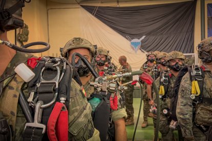 Paracaidismo de vértigo en la Base de Villanubla