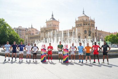Capitanes de las selecciones internacionales de Seven Rugby en la Plaza Zorrilla.