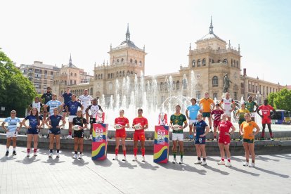 Capitanes de las selecciones internacionales de Seven Rugby en la Plaza Zorrilla.