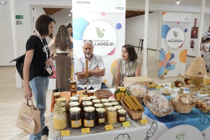Mostradores de la IV Feria Dulcería en La Granja
