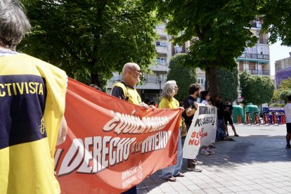 El Sindicato de Vivienda de Valladolid convoca una concentración bajo el lema ‘La vivienda nos cuesta la vida’ frente a la crisis habitacional.