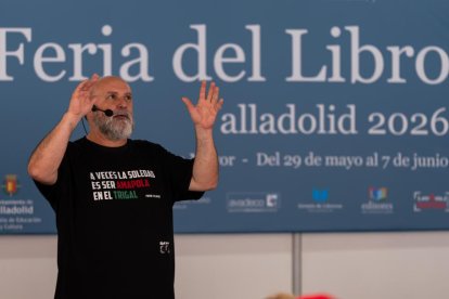 Actividad de la Feria del Libro en la plaza Mayor