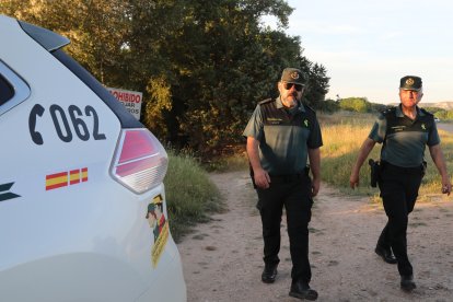 La Guardia Civil, en el lugar donde se ahogaron las dos mujeres en la presa de Palencia.