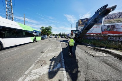 Retirada del paso a nivel de la vía de Ariza en la calle Arca Real