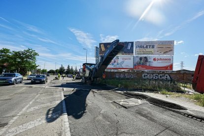 Retirada del paso a nivel de la vía de Ariza en la calle Arca Real