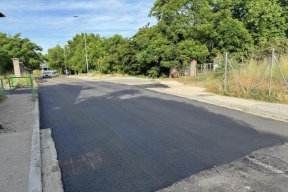 Paso a nivel suprimido en la calle Estación de Ariza