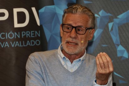 Javier Ares durante Los Desayunos de la APDV.