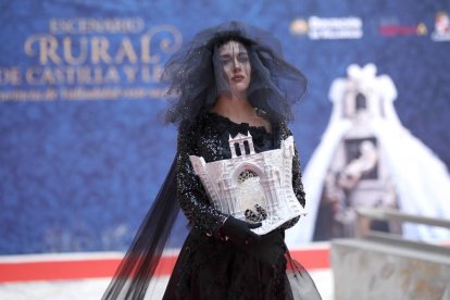 Desfile 'La provincia de Valladolid viste su patrimonio' en Simancas (Valladolid)