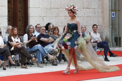 Desfile 'La provincia de Valladolid viste su patrimonio' en Simancas (Valladolid)