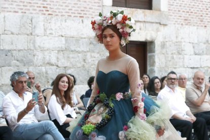 Desfile 'La provincia de Valladolid viste su patrimonio' en Simancas (Valladolid)