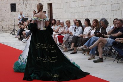 Desfile 'La provincia de Valladolid viste su patrimonio' en Simancas (Valladolid)