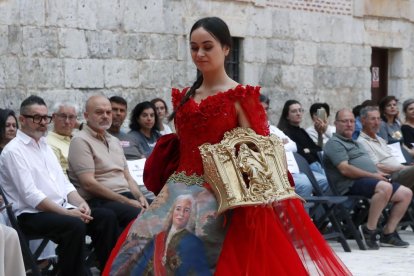 Desfile 'La provincia de Valladolid viste su patrimonio' en Simancas (Valladolid)