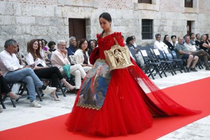 Desfile 'La provincia de Valladolid viste su patrimonio' en Simancas (Valladolid)