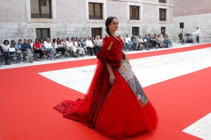 Desfile 'La provincia de Valladolid viste su patrimonio' en Simancas (Valladolid)