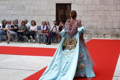 Desfile 'La provincia de Valladolid viste su patrimonio' en Simancas (Valladolid)