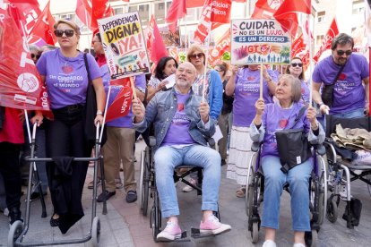 UGT Servicios Públicos Castilla y León se concentra para denunciar las condiciones del sector de la Dependencia.