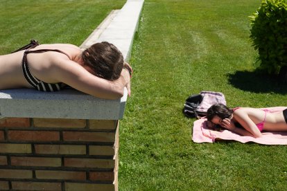 Primer chapuzón en las piscinas municipales de Riosol