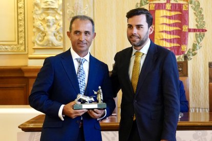 Juan Bernal recibe el Premio Taurino San Pedro Regalado 2025 al mejor picador.