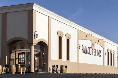 Instalaciones de la histórica bodega que fue pionera en elaborar y  comercializar  espumosos dentro de la DO Rueda, abriendo paso a nuevas posibilidades en la zona.