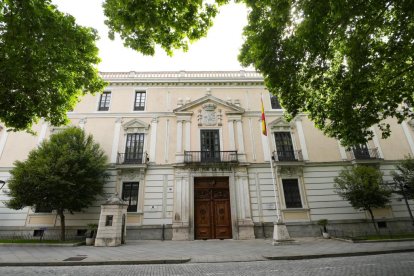 Por sus estancias pasaron figuras como Carlos V, Felipe III, Felipe IV, Napoleón Bonaparte o Lord Wellington, según la documentación histórica del edificio.
