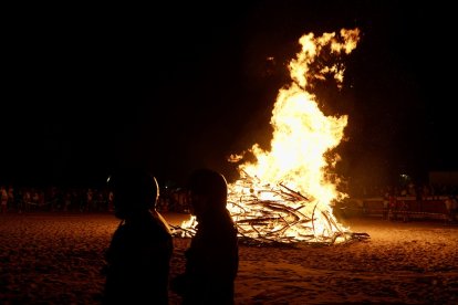 Noche de San Juan en la playa de las Moreras en Valladolid.