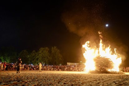 Noche de San Juan en la playa de las Moreras en Valladolid.
