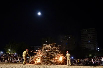 Noche de San Juan en la playa de las Moreras en Valladolid.
