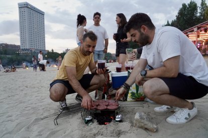 Noche de San Juan en la playa de las Moreras en Valladolid.